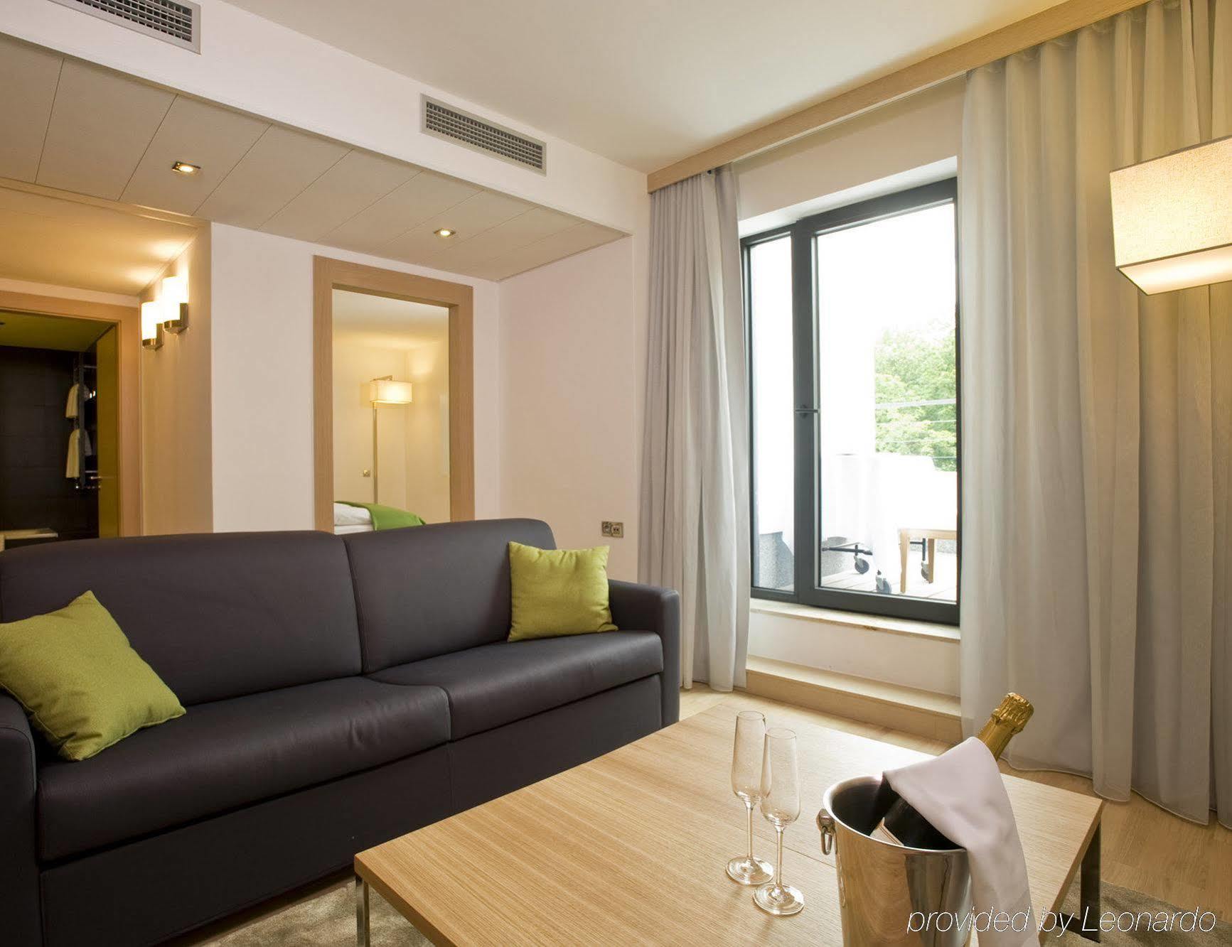 Occidental Praha Five Hotel Exterior photo